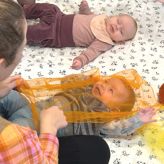 Glade babyer til babysalmesang i Hyltebjerg Kirkesal